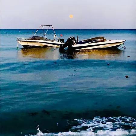 Mina 53 * Larnaca